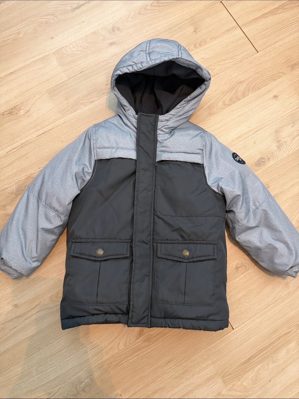 OshKosh B'gosh Kids 5 Two-Tone Hooded Puffer Jacket in Gray and Black